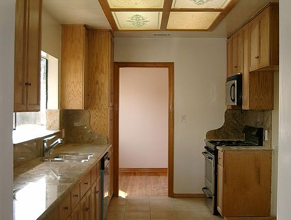 5th image of 7456 Gloria Ave