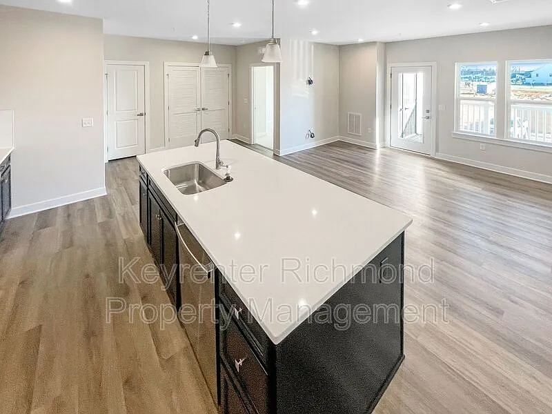 Building Photo - 3900 Maze Runner Dr #201