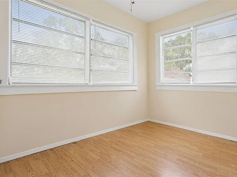 1017 E 23rd Ave — Photo 20