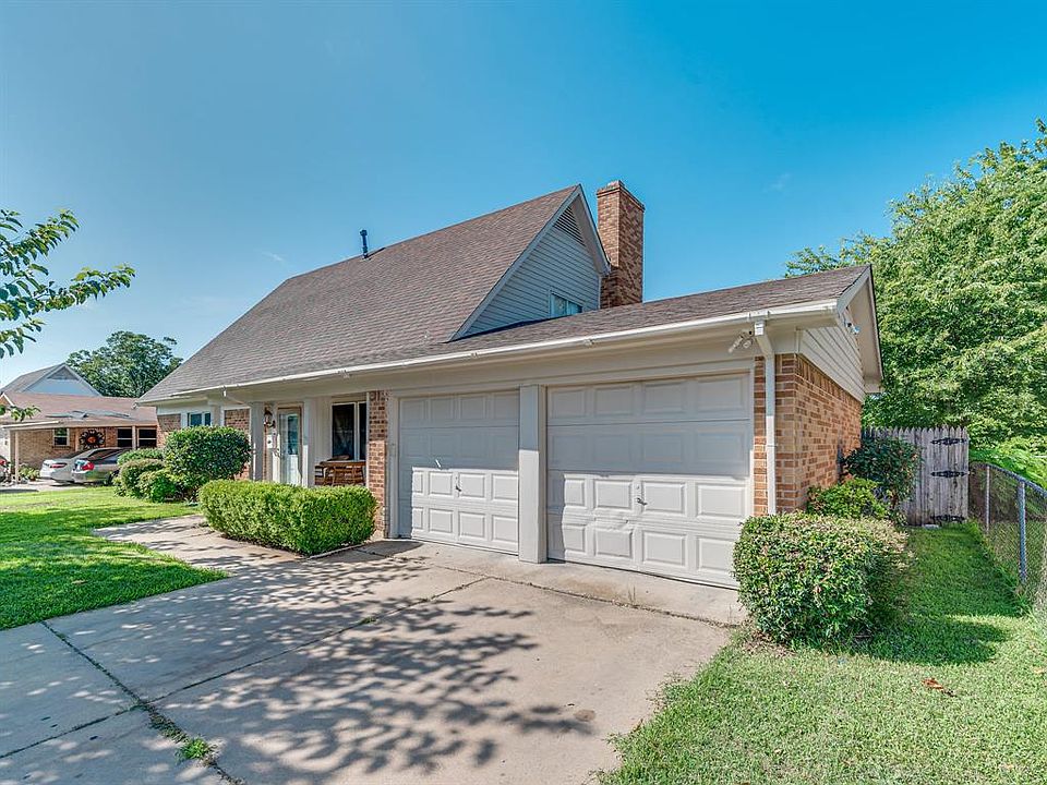 1st image of 3620 Carriage Hill Dr