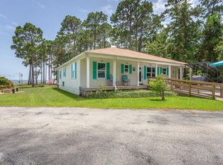 9 Hammock Cove Rd, Eastpoint, FL 32328