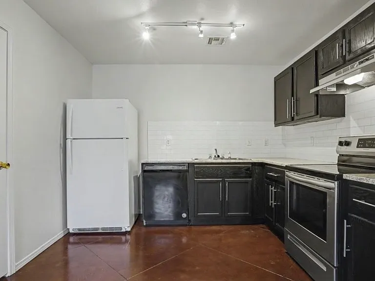 527 N Irvington Ave #527 — Photo 9