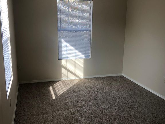 2nd image of 970 N Oakland Ave APT 4