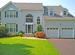 443 Vanderveer Rd, Raritan, NJ 08869