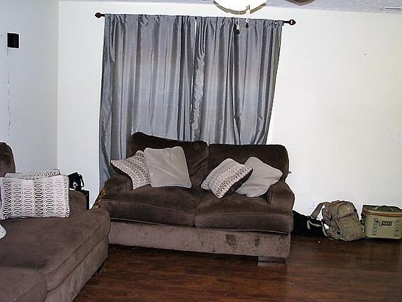 3rd image of 105 Shanna Ln