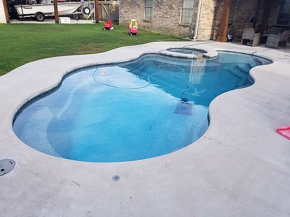 2nd image of 330 Oxford Ct