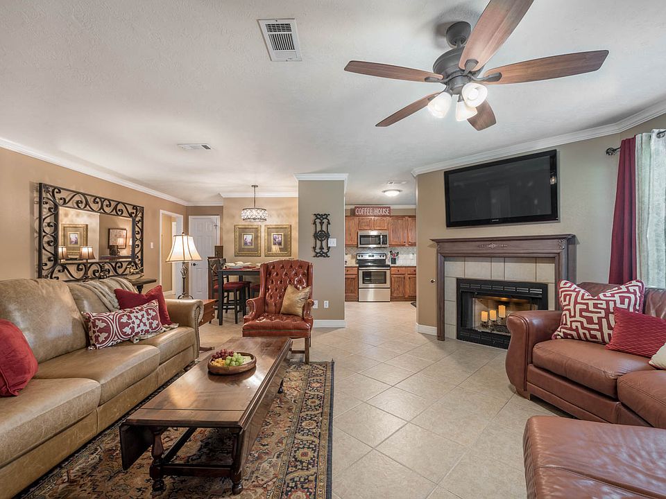 1st image of 823 Azalea Ct