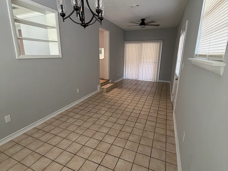 5004 Redstone Dr — Photo 4