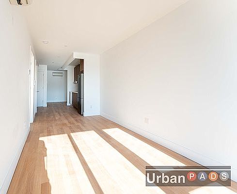 5th image of 305 Kingsland Ave APT 3B