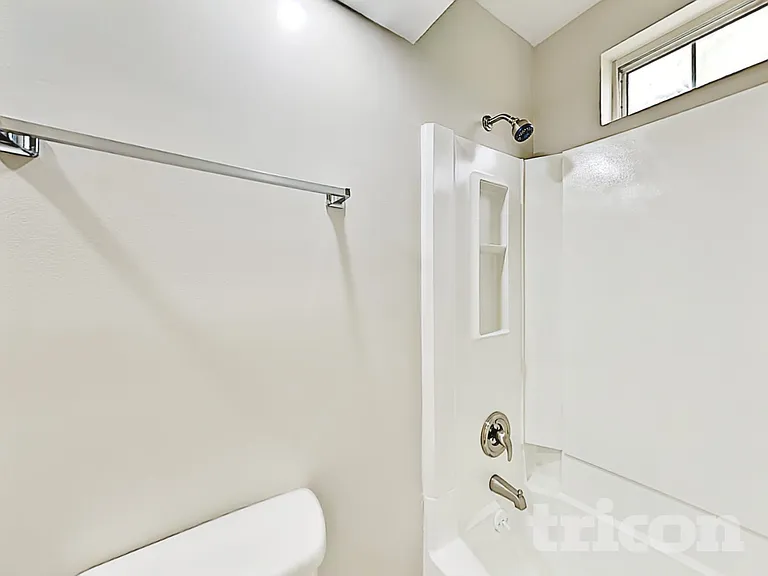 7300 Yorkville Ct — Photo 18