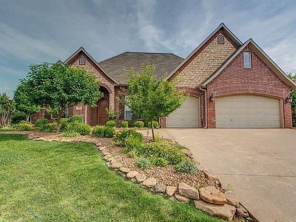 3rd image of 700 Avon Glen Pl