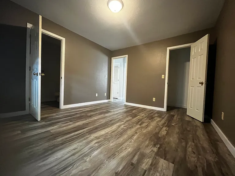 213 W Stone St #2 — Photo 5
