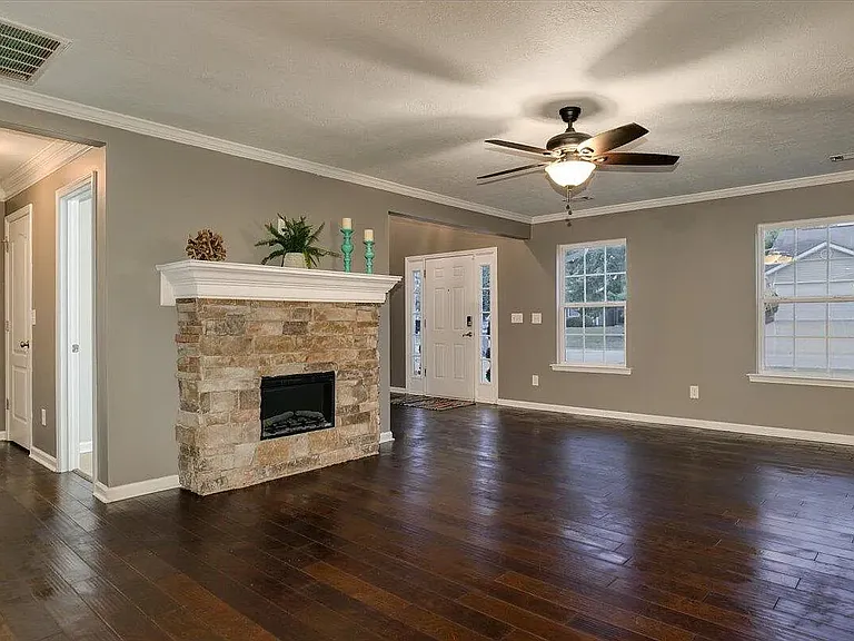 756 Keyes Dr — Photo 4