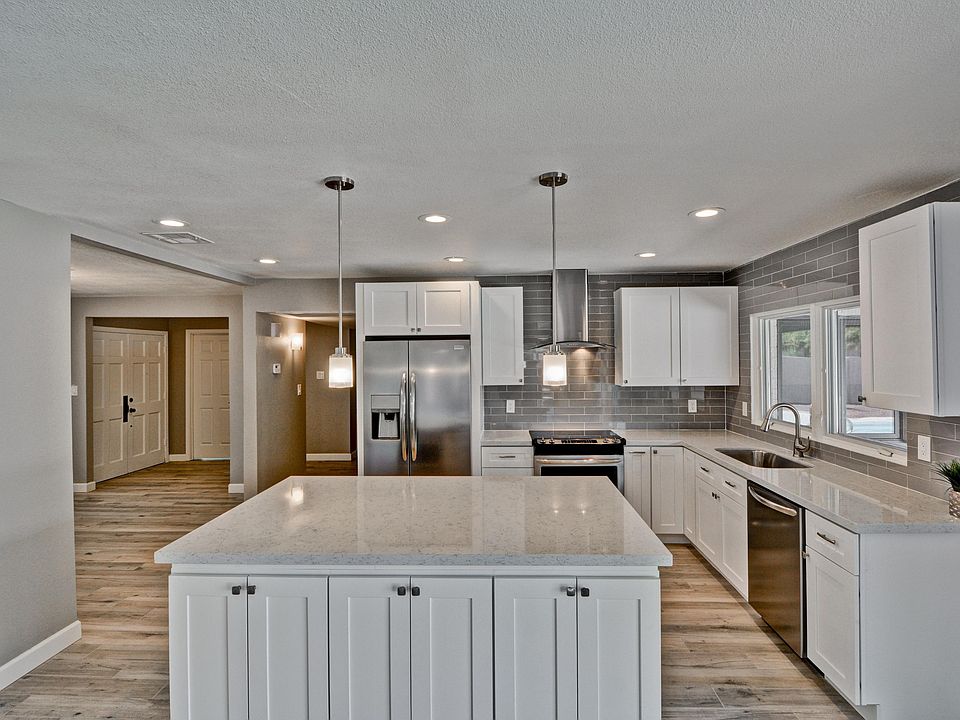 1st image of 4910 E Dahlia Dr