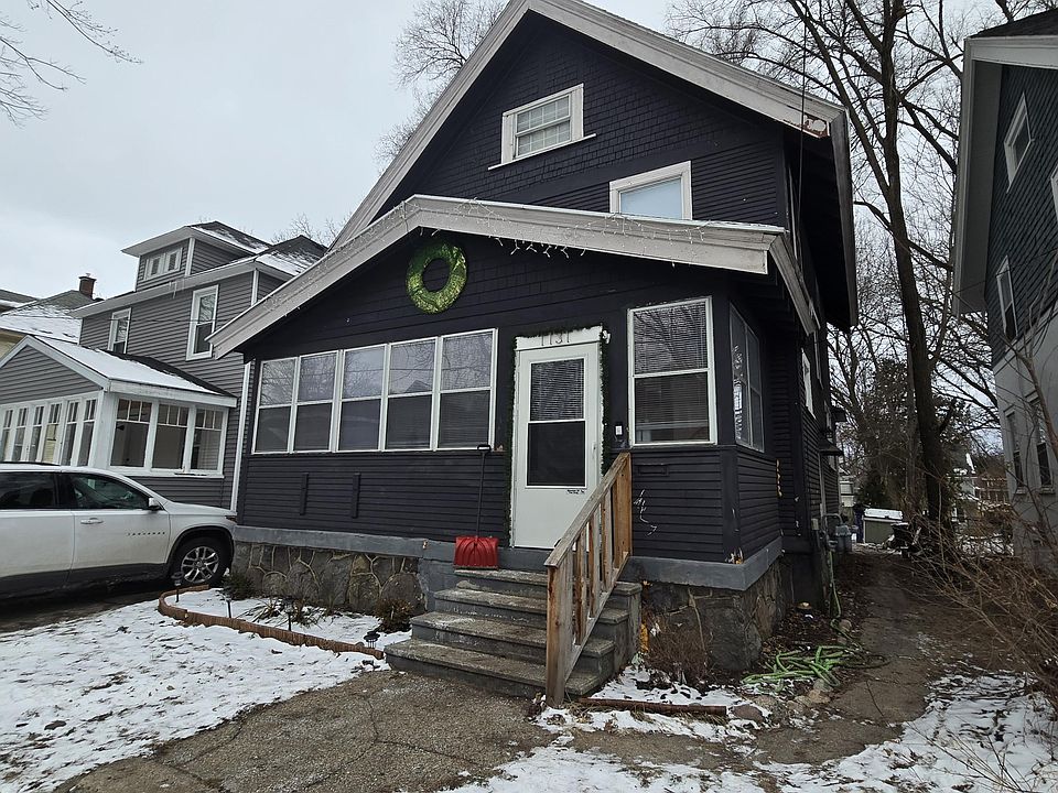 1st image of 1131 Thomas St SE