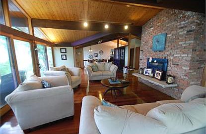 3rd image of 1090 Johnston Dr