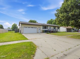 1009 20th St NE, Watertown, SD 57201