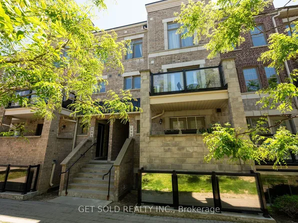 80 Parrotta Dr #132, Toronto, ON M9M 0E6