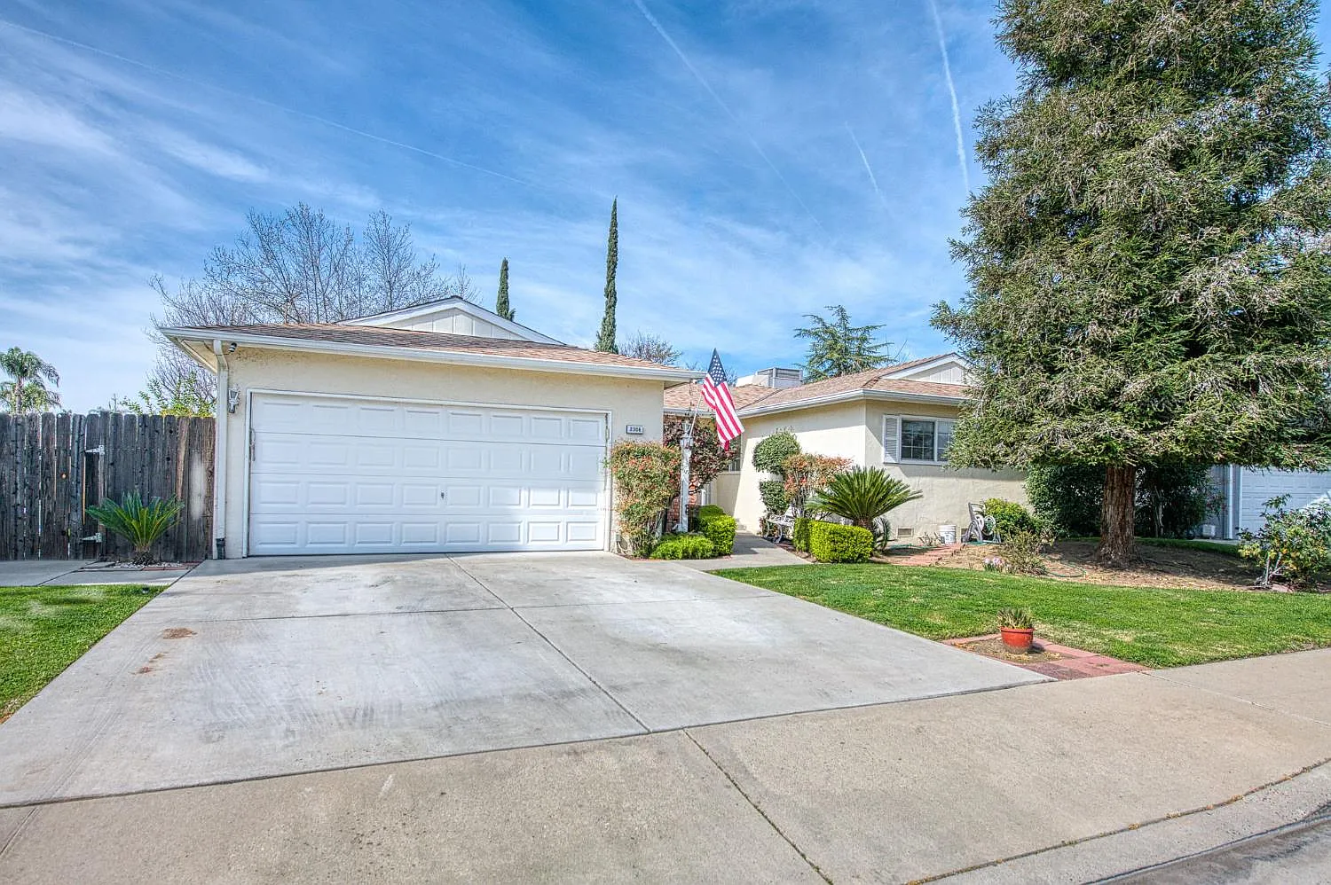 2306 Stanford Ave photo 1
