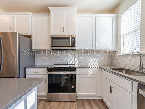 5th image of 1556 Cedar Tree Dr
