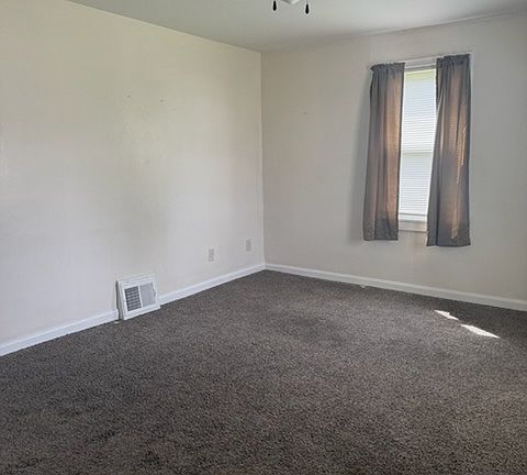 5th image of 271 Churchill Rd