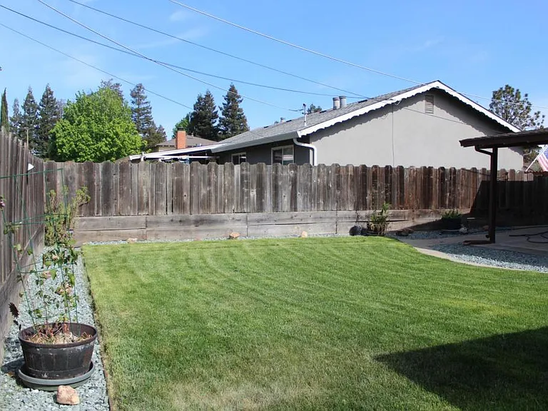 455 Vassar Ave — Photo 16