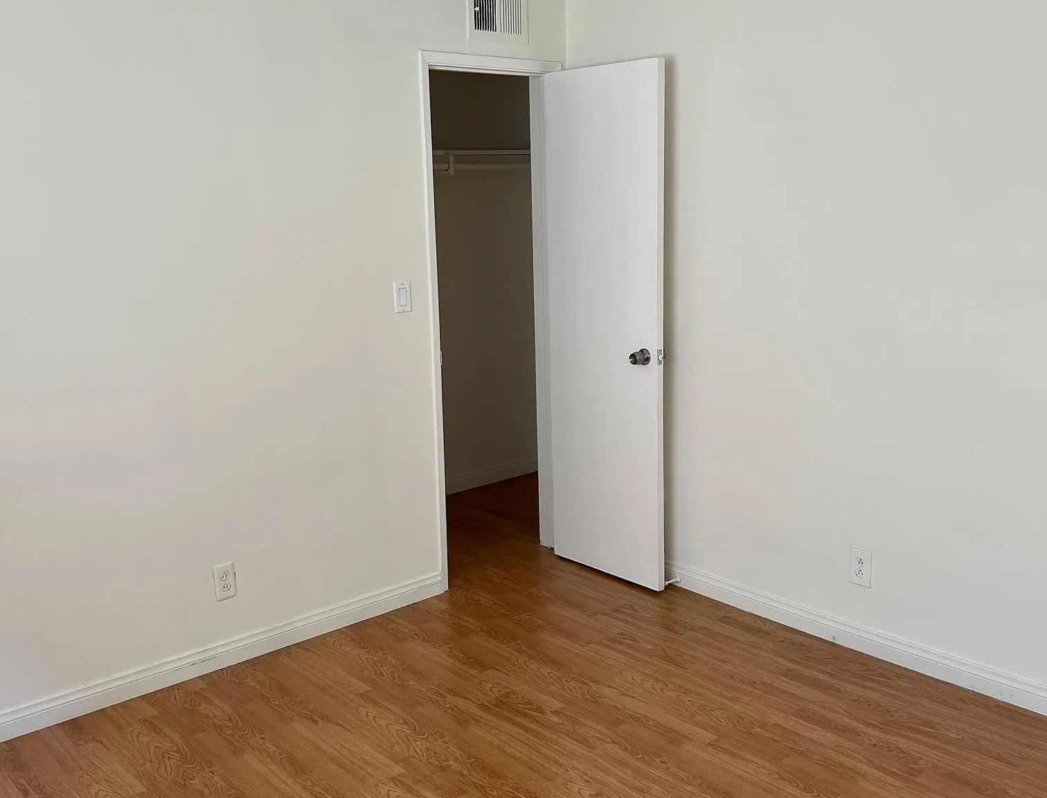 4 bed, 1200 sqft, $4,200 — Photo 4