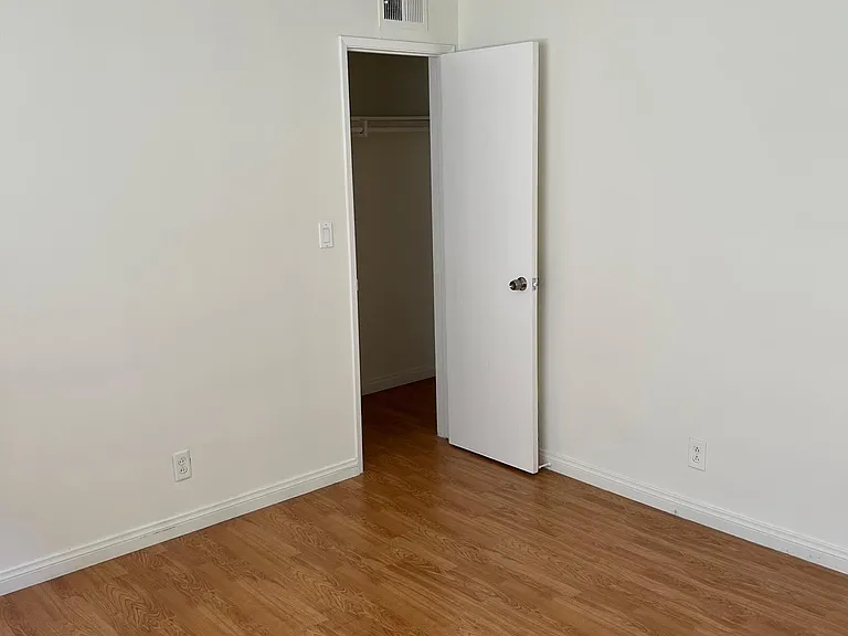 1288 Barry Ave #4 — Photo 3