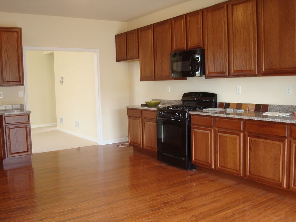 1st image of 24 Bluffs Ct #24
