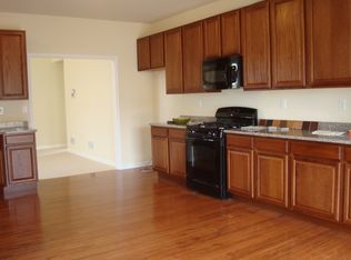 24 Bluffs Ct #24, Hamburg, NJ 07419