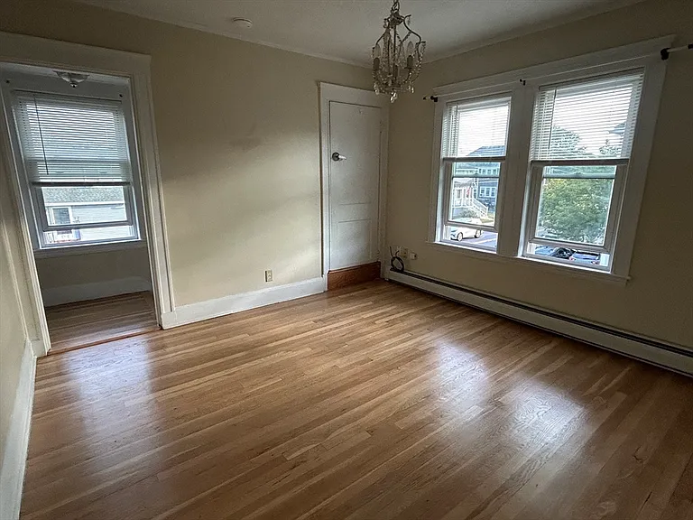 31-33 Harvard St #2 — Photo 4