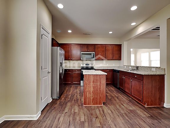 4th image of 251 Old Carolina Dr