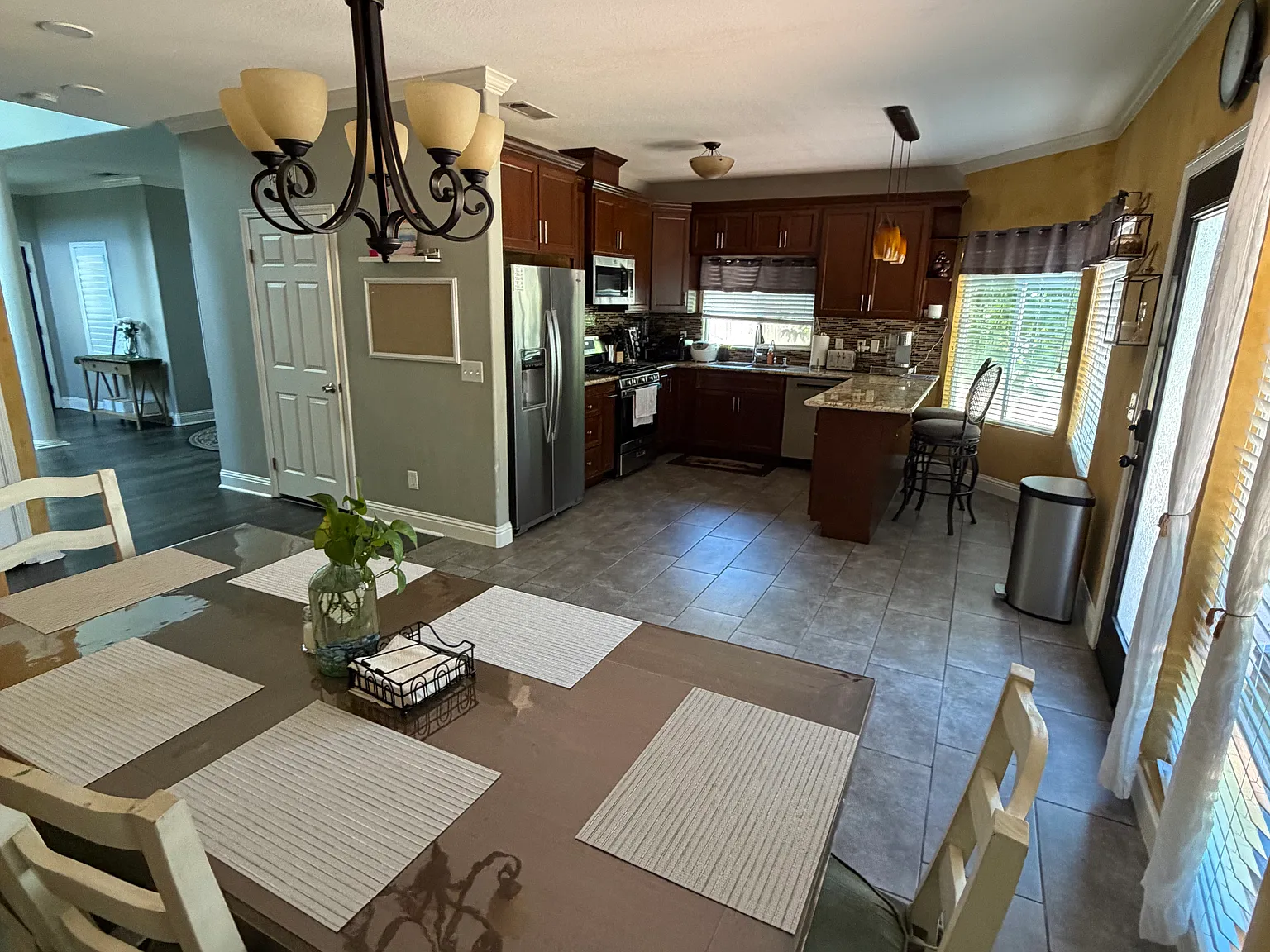 1 bed, 2212 sqft, $800 — Photo 2