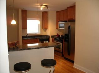 2151 Ridge Ave APT 2B, Evanston, IL 60201