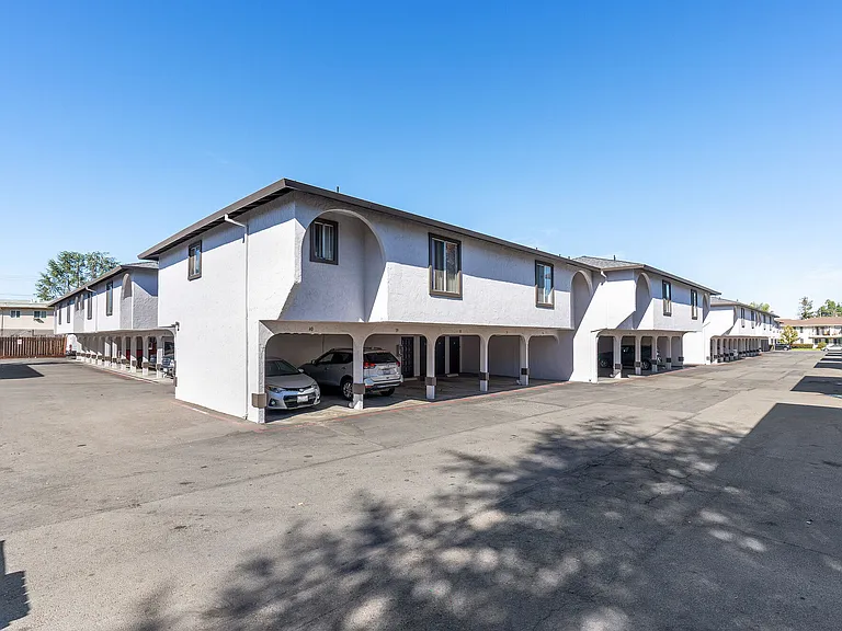 Solera Apartment Community — Photo 33
