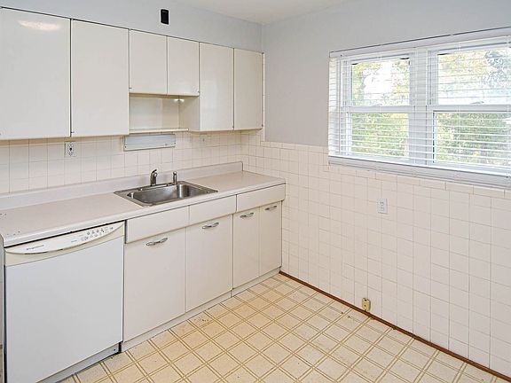 2nd image of 9800 Glenmont Dr