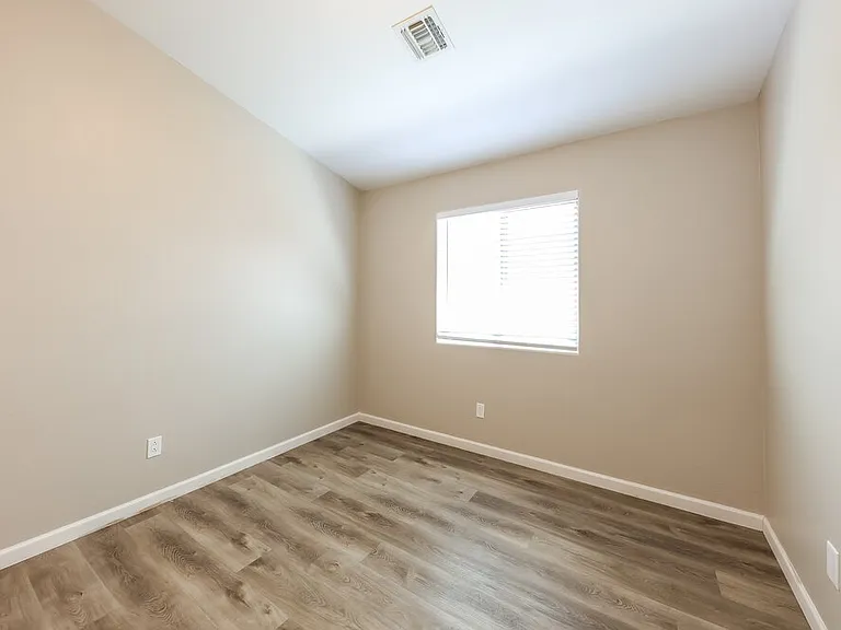 10016 W Gross Ave — Photo 11