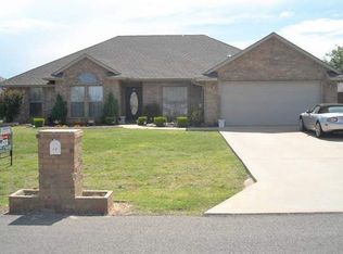 12 SW Riverbend Dr, Lawton, OK 73505