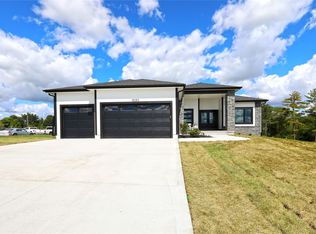 18283 Valleyview Cir, Clive, IA 50325