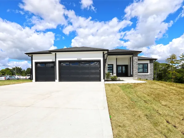 18283 Valleyview Cir, Clive, IA 50325