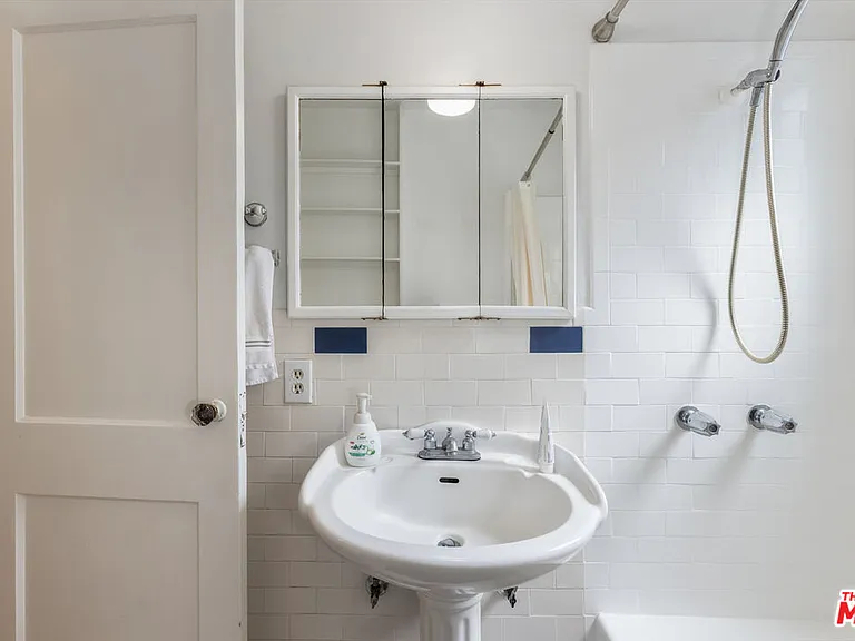 2310 Manning Ave — Photo 36