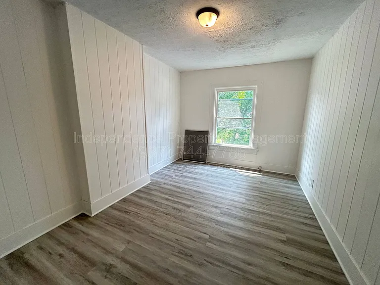 951 Ferndale Ave — Photo 12