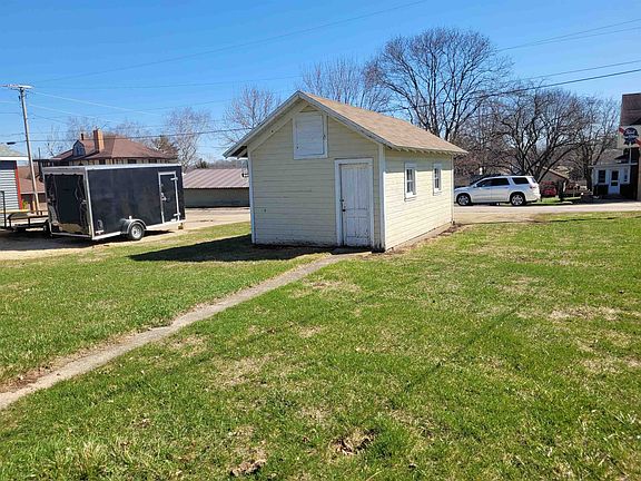 5th image of 219 E Merrimac St