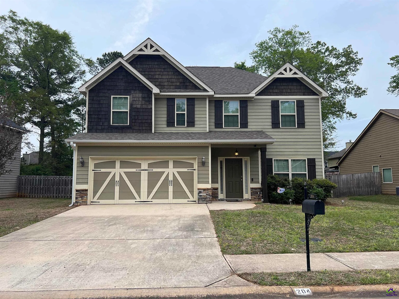 4 bed, 2.5 bath, 2383 sqft, $2,350 — Photo 1