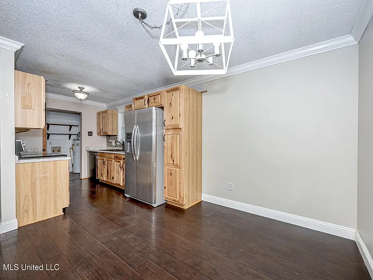 20608 Scarborough Rd — Photo 13