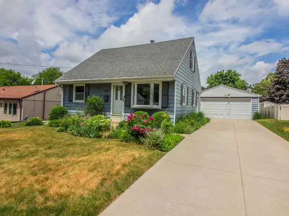 2214 Easy STREET, Waukesha, WI 53188