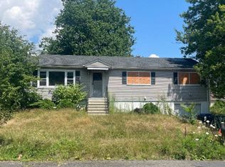 57 Smith Dr, Hamden, CT 06517