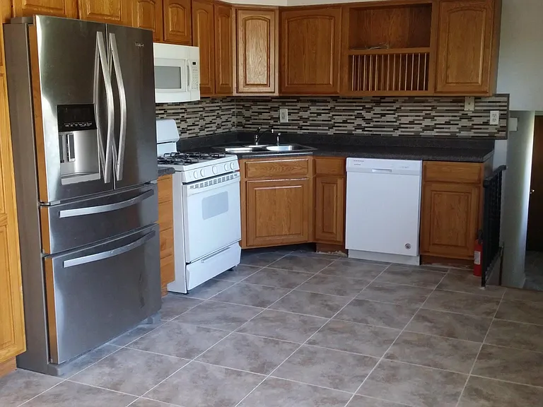 1015 N Lafayette St — Photo 4