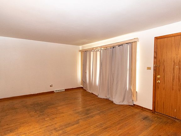 4th image of 4915 Harold Ave