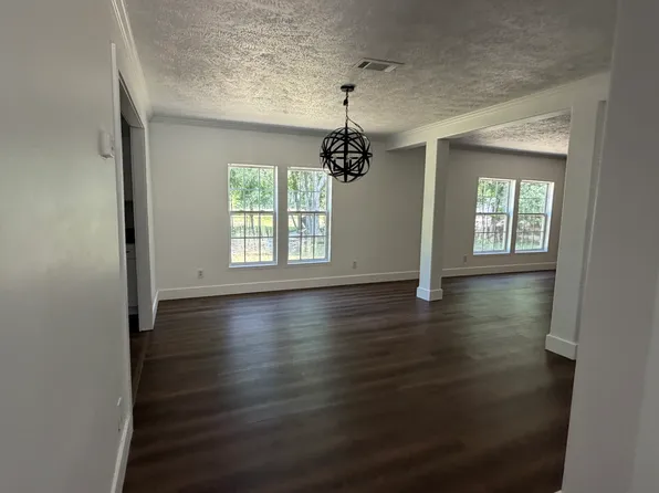 26421 Glenwood Dr, Zephyrhills, FL 33544